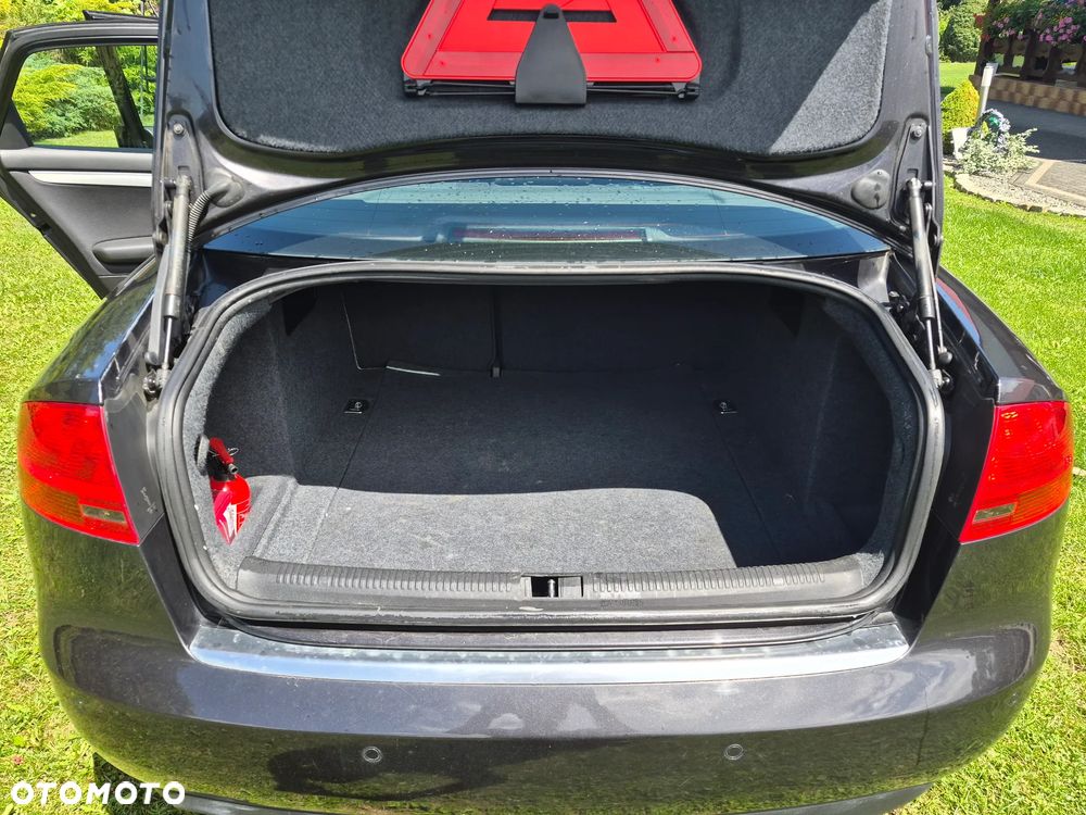 Audi A4 Limousine - 12