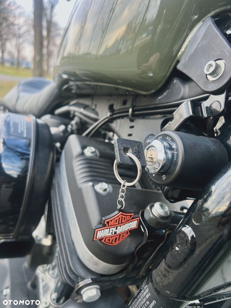 Harley-Davidson Sportster Iron 883 - 2
