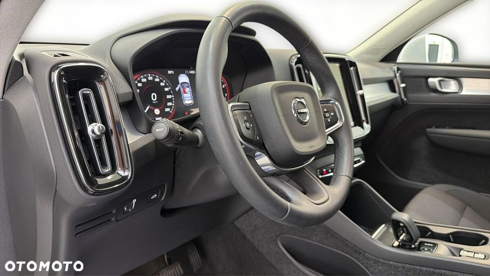 Volvo XC 40 T3 Momentum Pro - 21