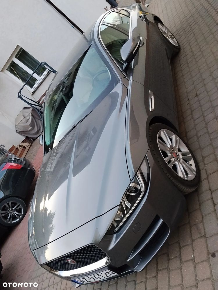 Jaguar XE 2.0 T Prestige - 8