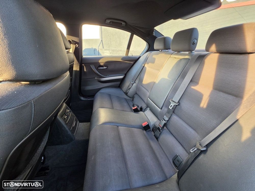 BMW 320 d EfficientDynamics Line Luxury - 17