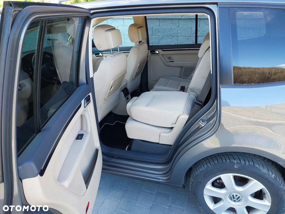 Volkswagen Touran 2.0 TDI Highline DSG - 9