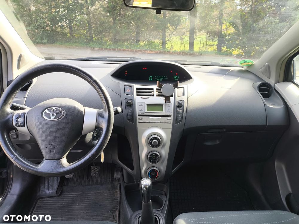 Toyota Yaris 1.3 Luna A/C - 2