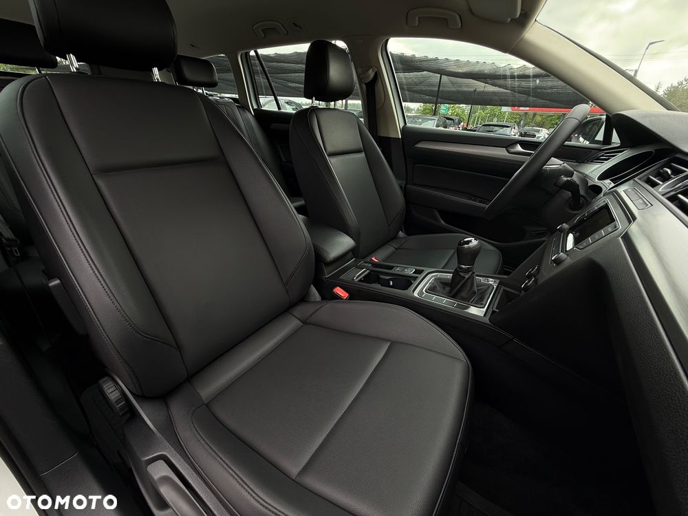 Volkswagen Passat 2.0 TDI (BlueMotion Technology) Comfortline - 28