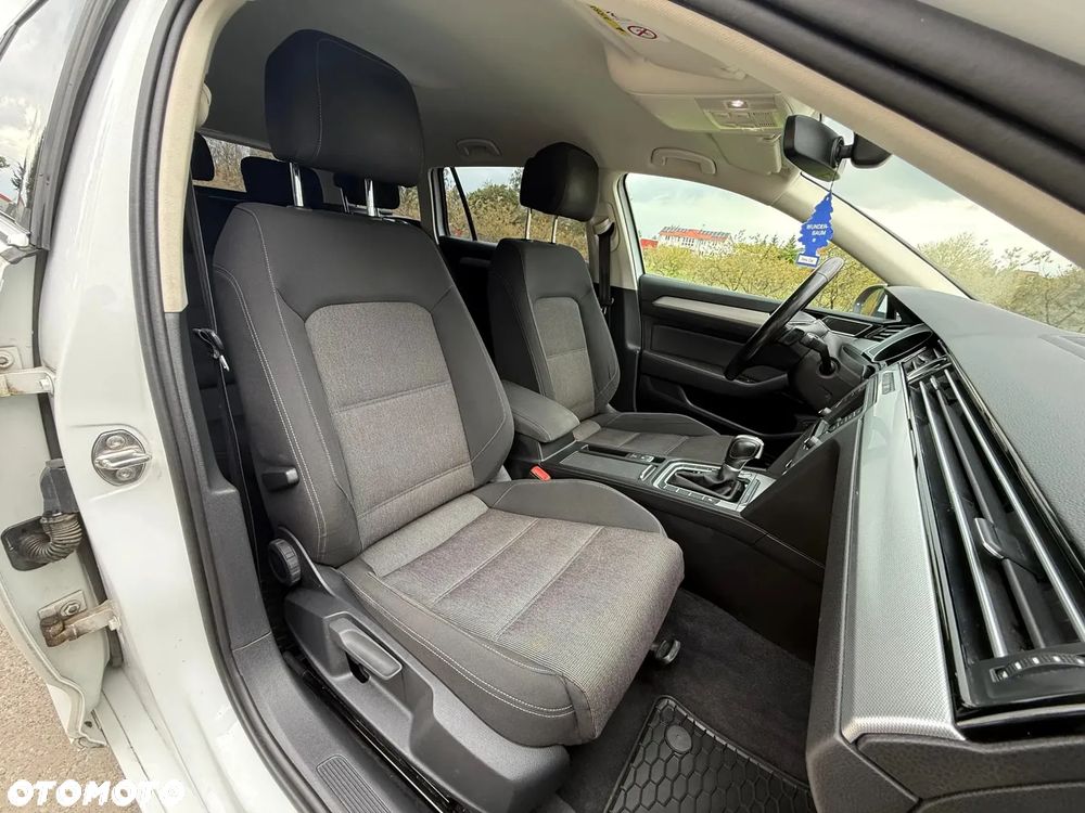Volkswagen Passat - 29