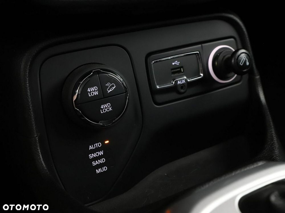Jeep Renegade 2.0 MultiJet Limited 4WD S&S - 28