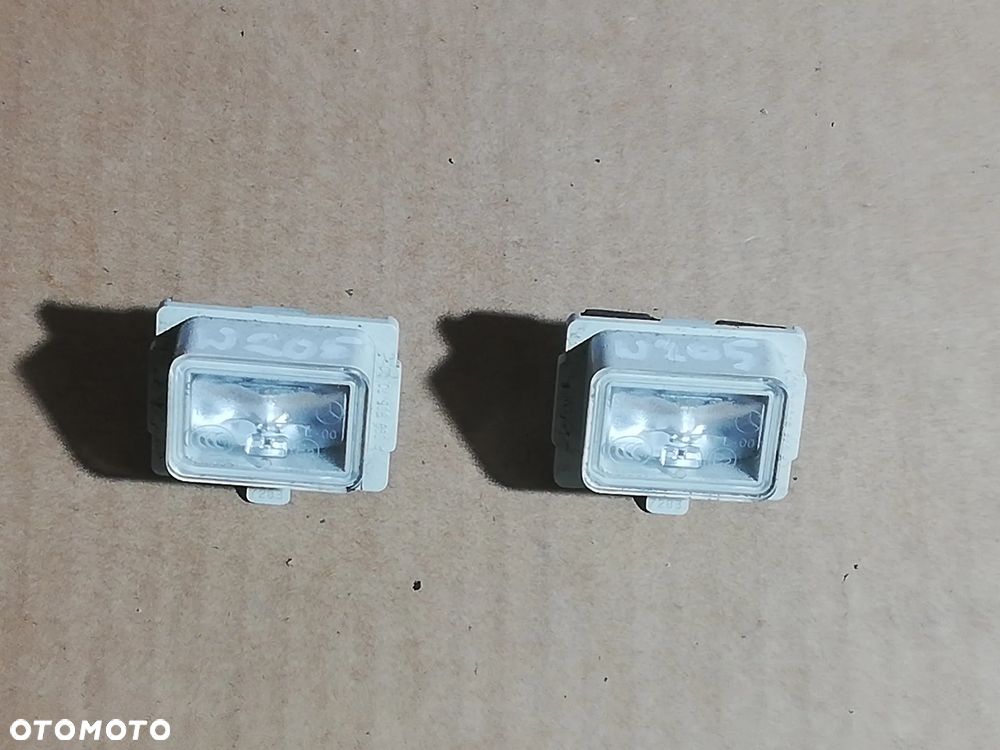 Mercedes W205 W207 Lampka Oświetlenie Tablicy Rejestracyjnej A0999067000 - 1