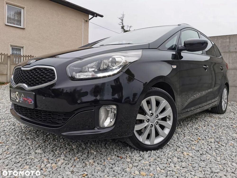 Kia Carens - 32