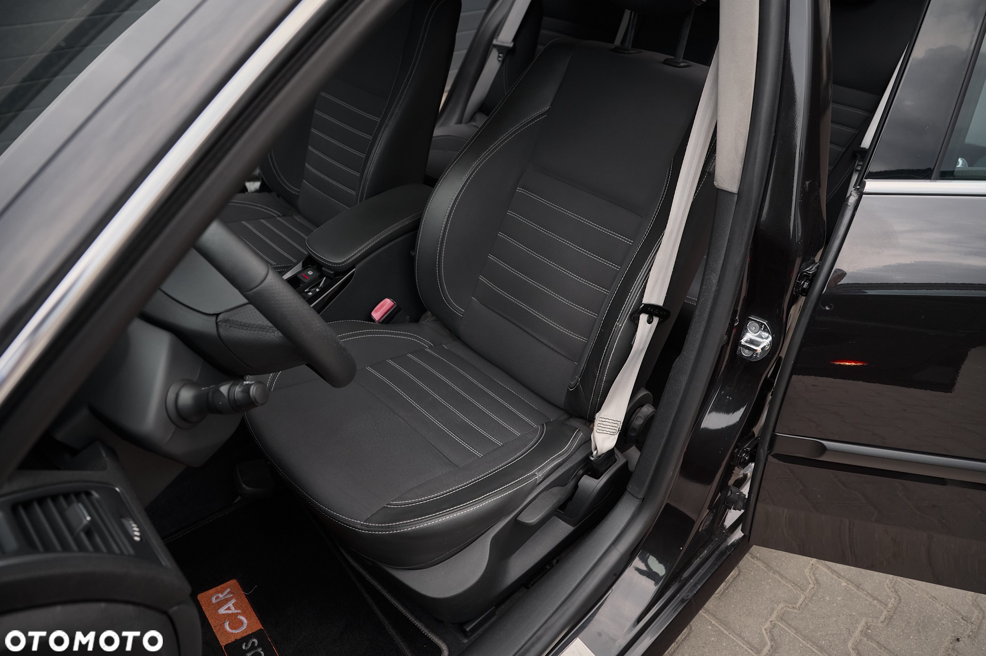 Renault Laguna Grandtour ENERGY dCi 130 FAP Start-Stop Bose Edition - 25