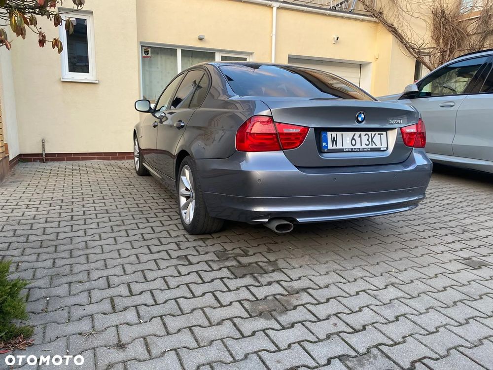 BMW Seria 3 318i - 4