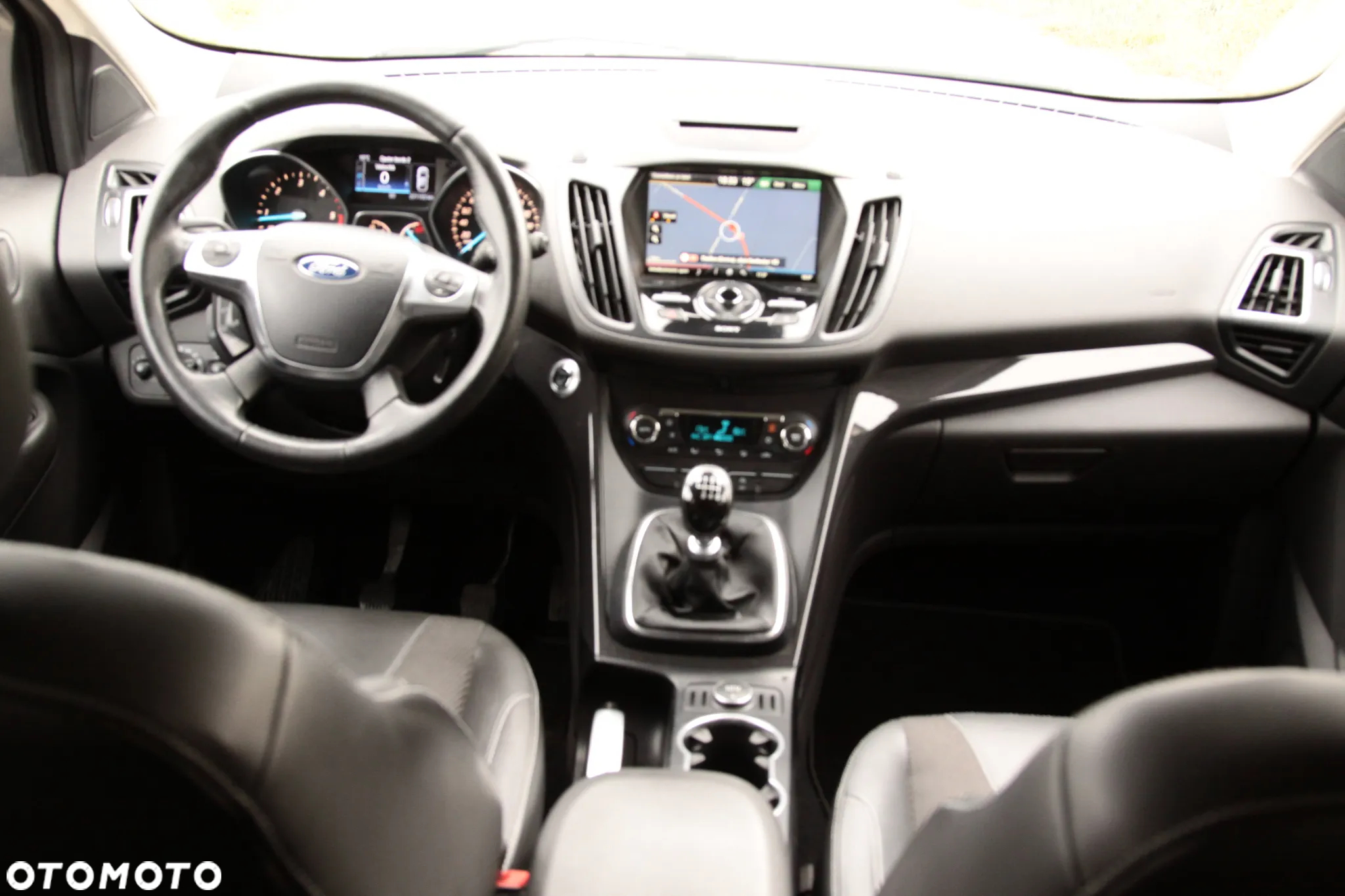 Ford Kuga 2.0 TDCi 2x4 Titanium - 12