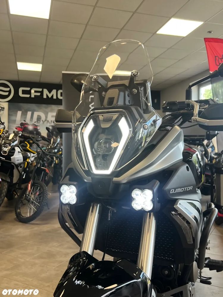 QJMOTOR SRT 600SX - 10
