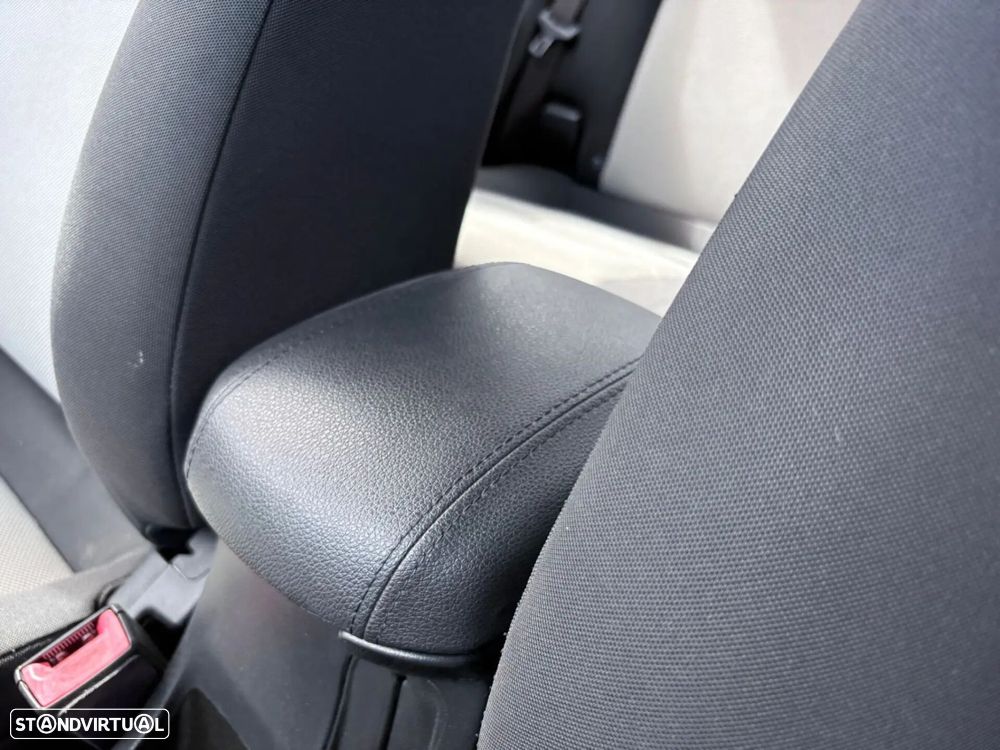 Chevrolet Cruze 1.6 LS - 31