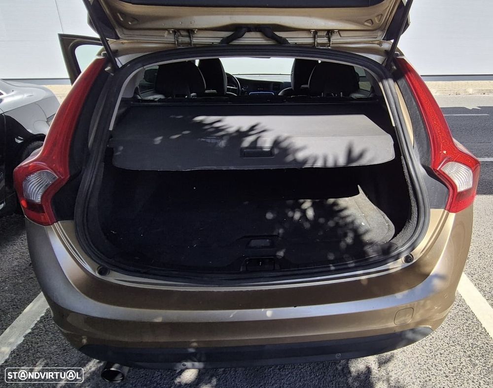 Volvo V60 2.0 D3 Momentum - 6