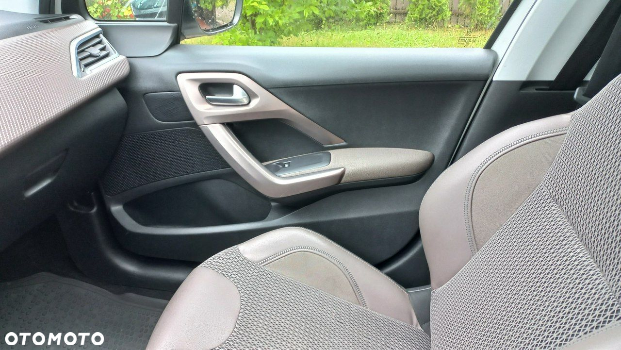 Peugeot 2008 1.6 e-HDi Allure S&S - 15