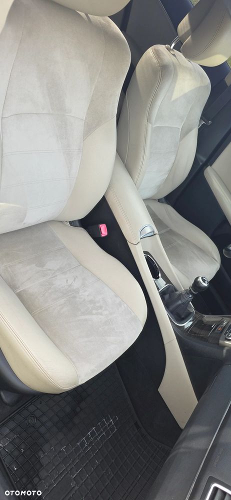 Toyota Avensis 2.0 D-4D Premium - 14