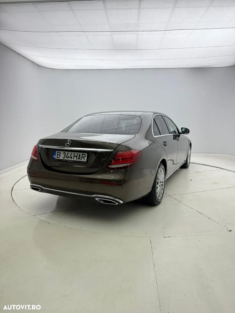 Mercedes-Benz E 220 d 4MATIC 9G-TRONIC - 4