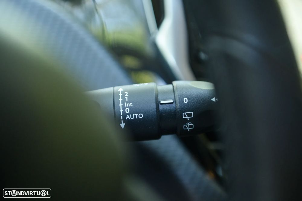 Peugeot 208 1.2 PureTech Signature - 35