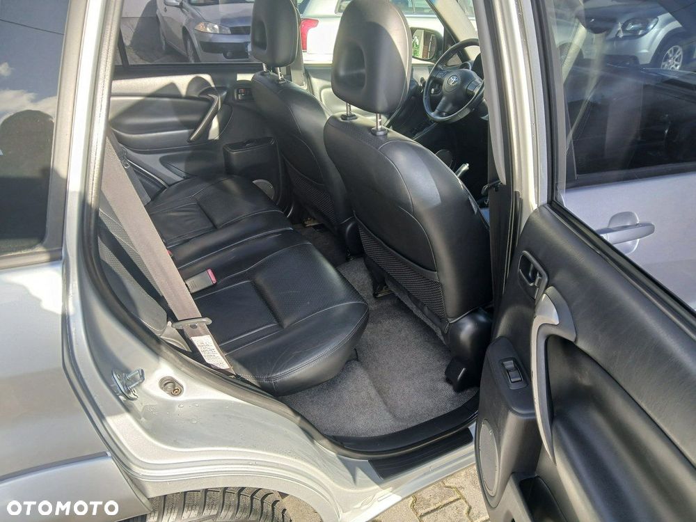 Toyota RAV4 D-4D 4x4 - 13