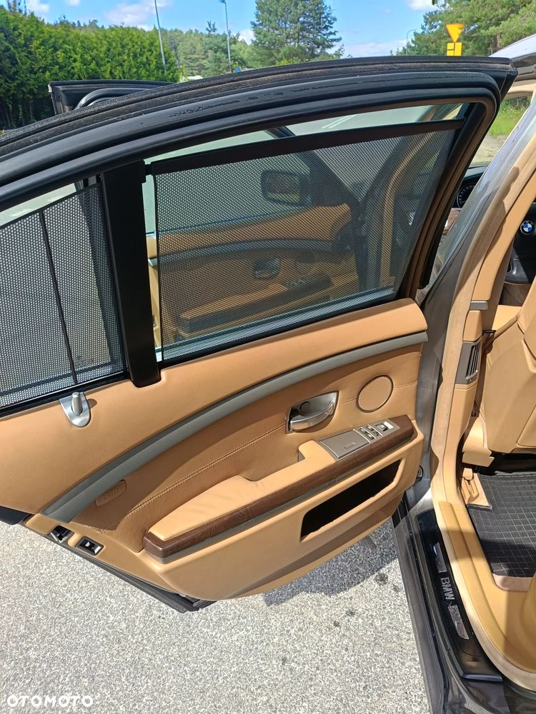 BMW Seria 7 750i L - 11