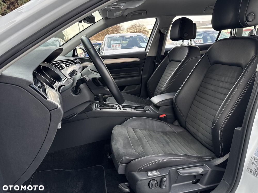 Volkswagen Passat Variant 2.0 TDI SCR Elegance DSG - 9