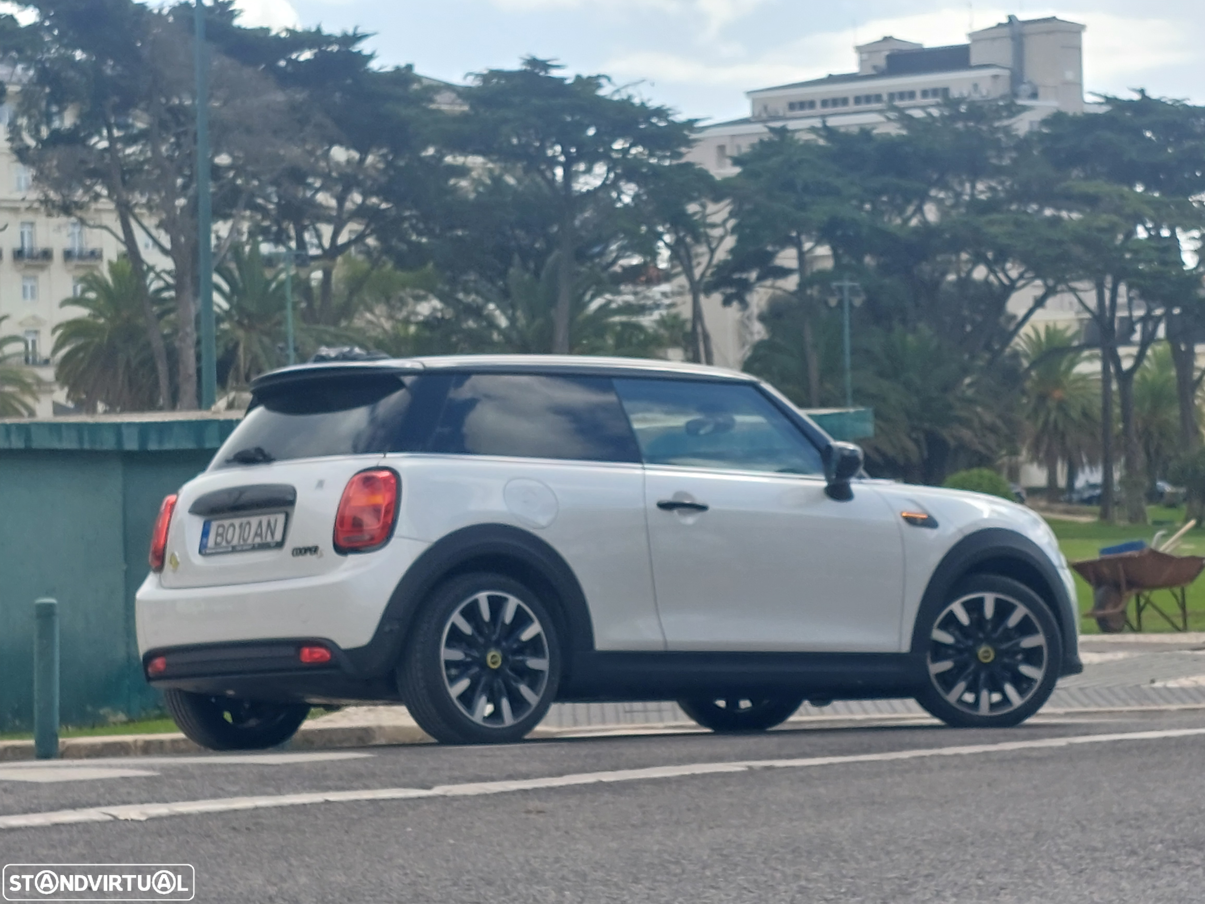 MINI 3 Portas Cooper E Classic - 24