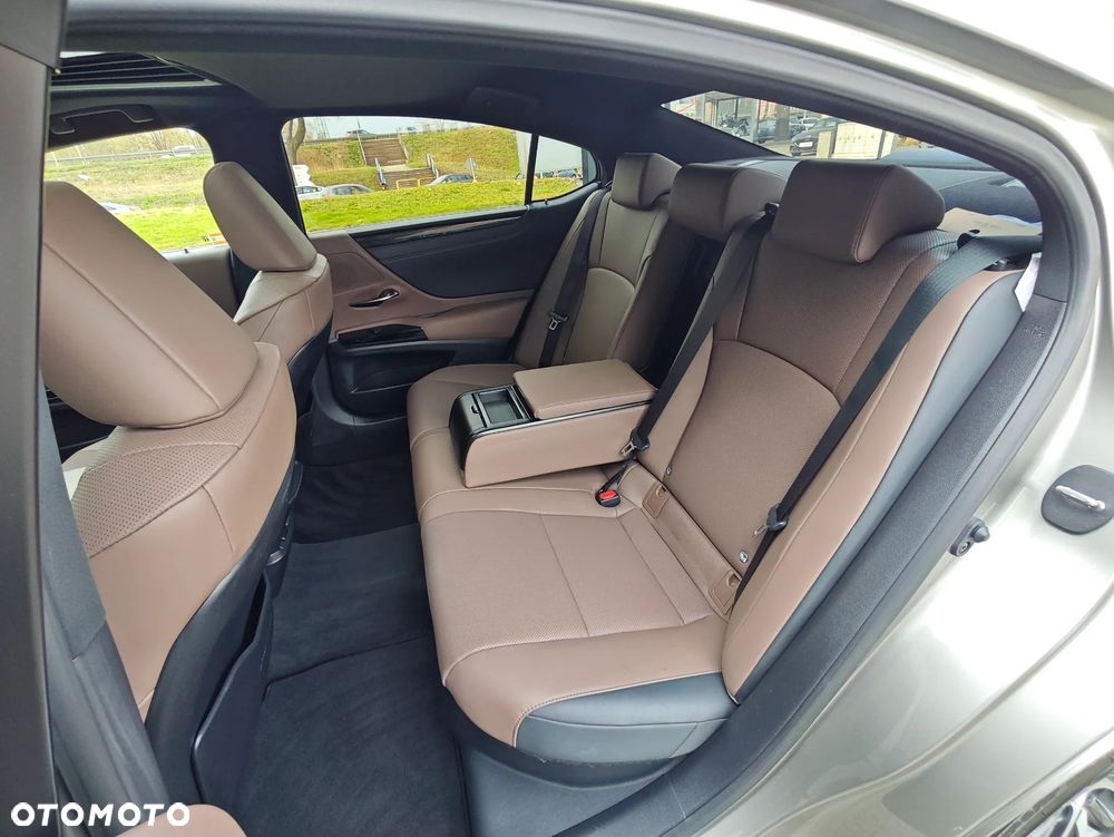 Lexus ES 300h Business Edition - 13