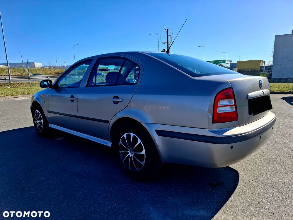 Skoda Octavia 1.6 Tour - 6