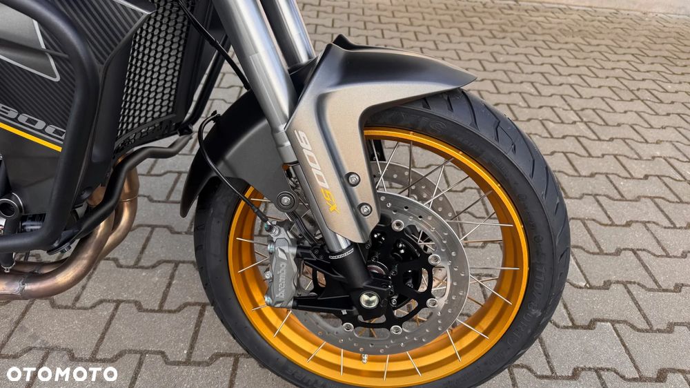 QJMOTOR SRT900SX - 7