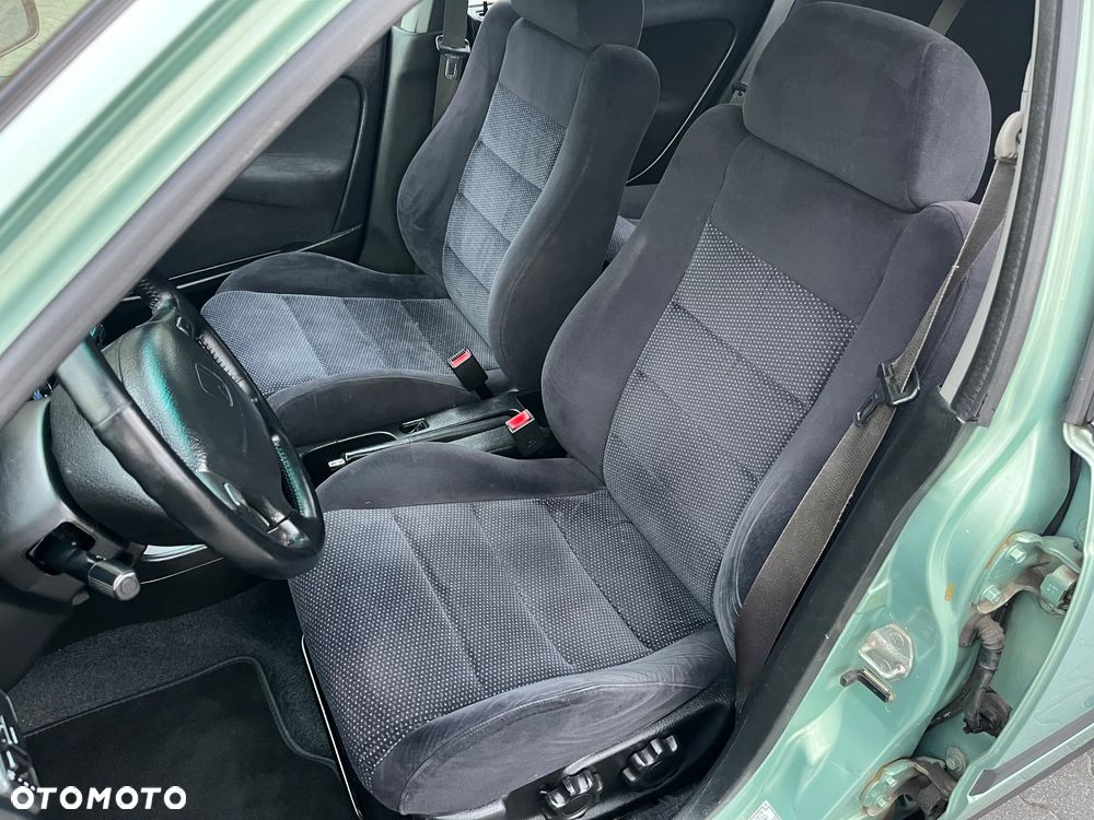 Honda Civic 1.5i VTEC - 8