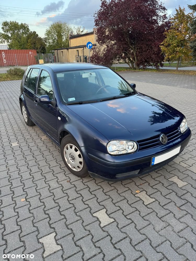 Volkswagen Golf - 1