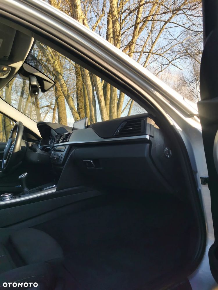BMW Seria 3 320d xDrive - 12