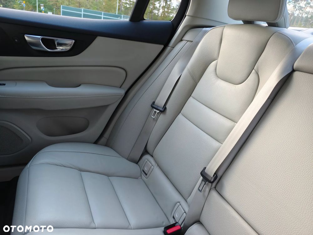 Volvo S60 T8 Recharge AWD Plus Dark - 20