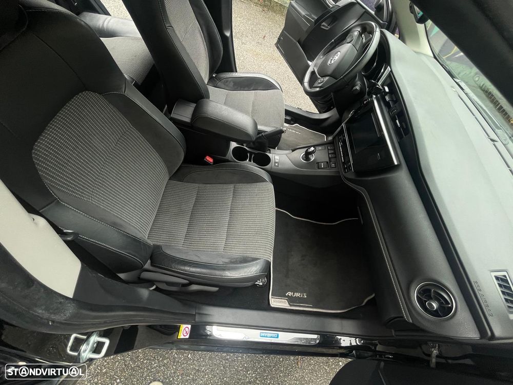 Toyota Auris Touring Sports 1.8 HSD Exclusive - 19