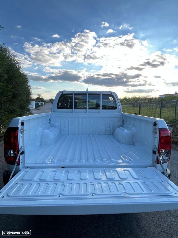 Toyota Hilux 2.4 D-4D 4WD CD CH Aut. - 19