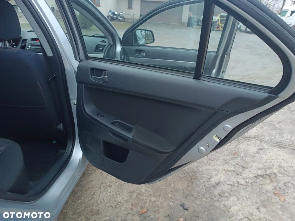 Mitsubishi Lancer - 16