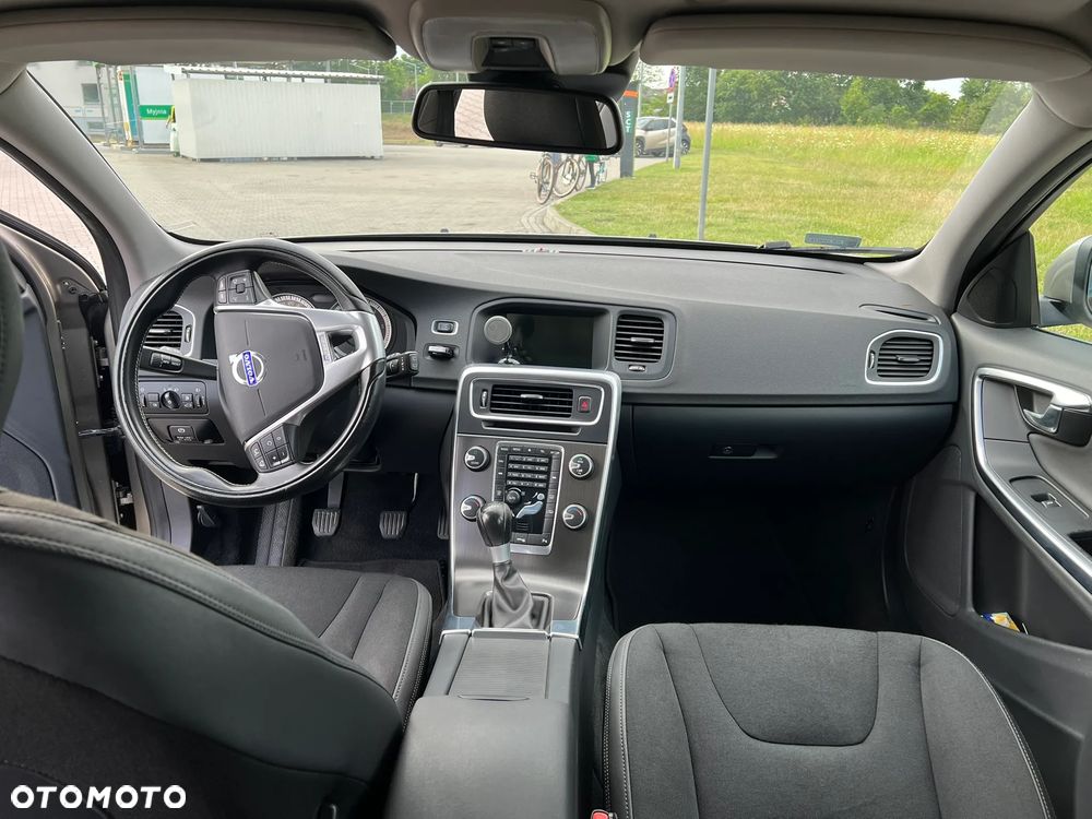 Volvo V60 D3 R-Design - 14