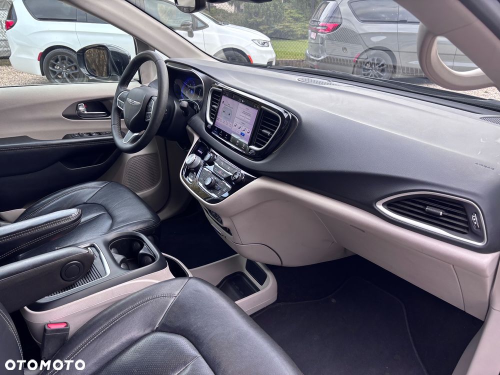 Chrysler Pacifica - 24