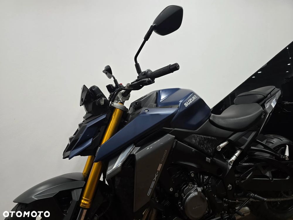 Suzuki GSX - 6