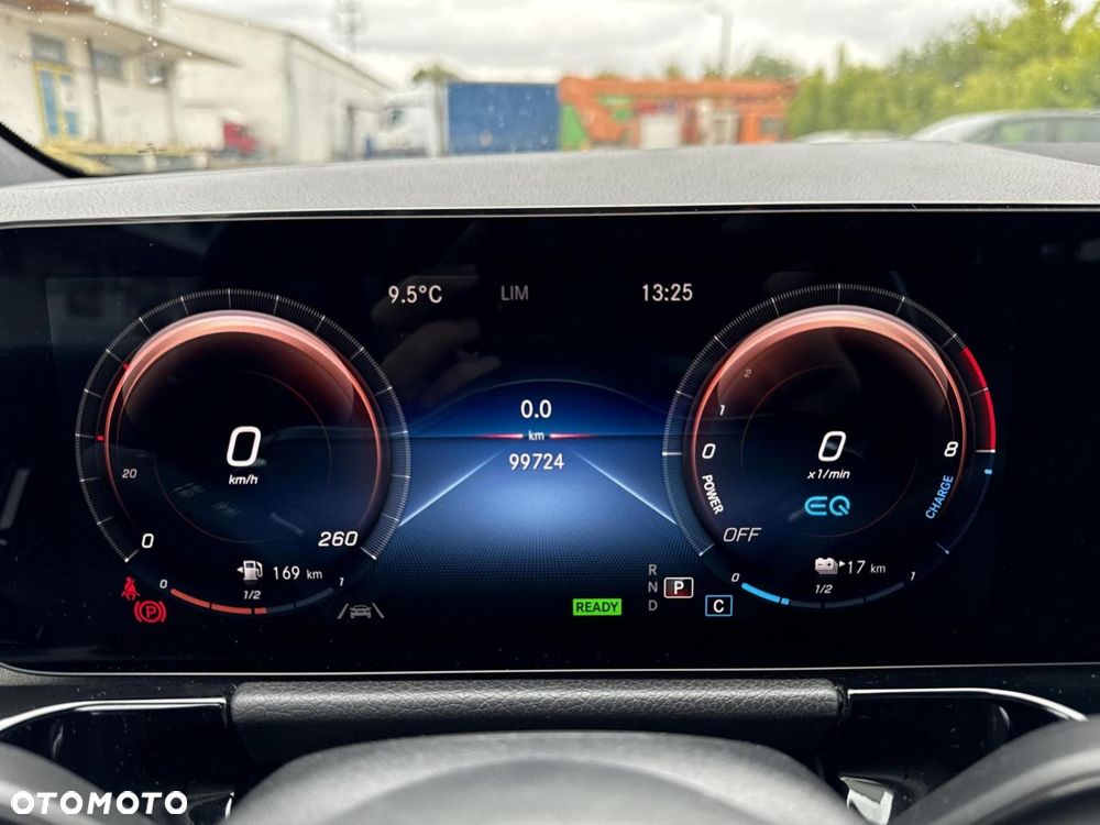Mercedes-Benz GLA - 27