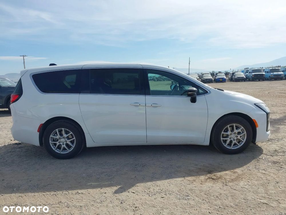Chrysler Pacifica - 8