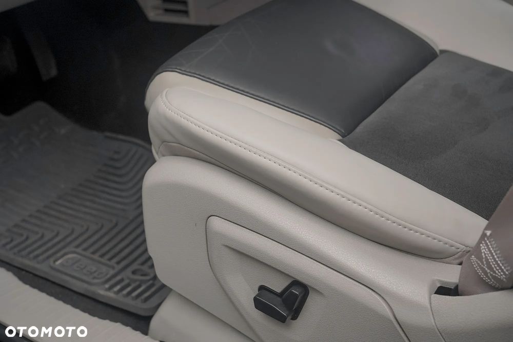 Jeep Commander 3.0 CRD DPF Automatik Overland - 26