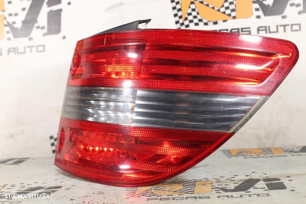 Ótica / Farol Direito Mercedes-Benz B-Class (W245)  A1698202664 / A 16 - 2