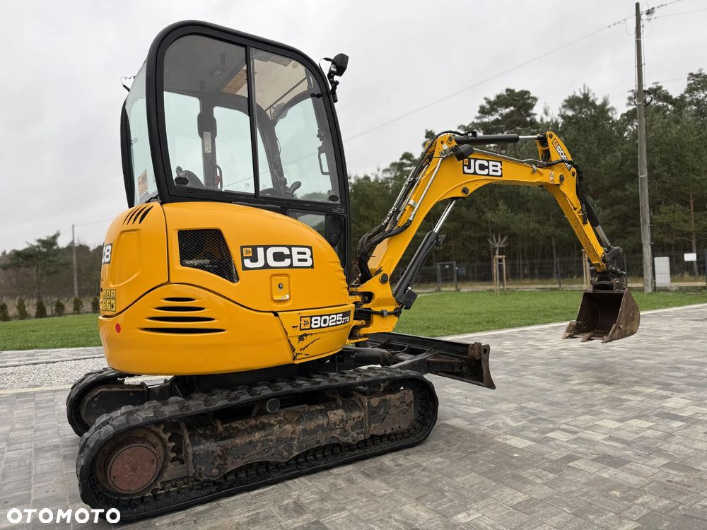 JCB 8025 - 24