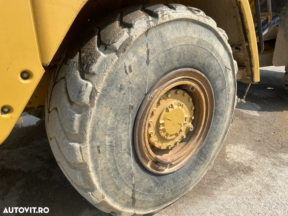 Caterpillar 725 - 10