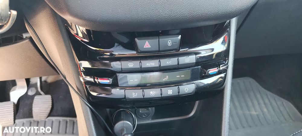 Peugeot 208 1.2 L PureTech Access - 13