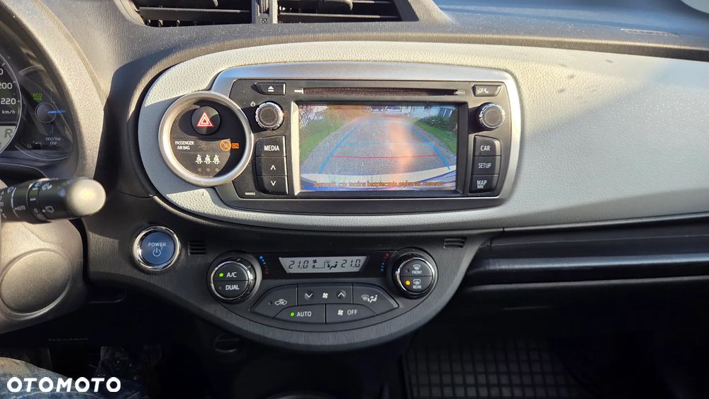 Toyota Yaris Hybrid 100 Selection Platinum - 13