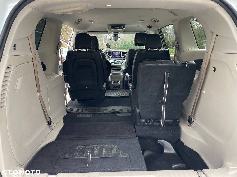 Chrysler Pacifica - 20