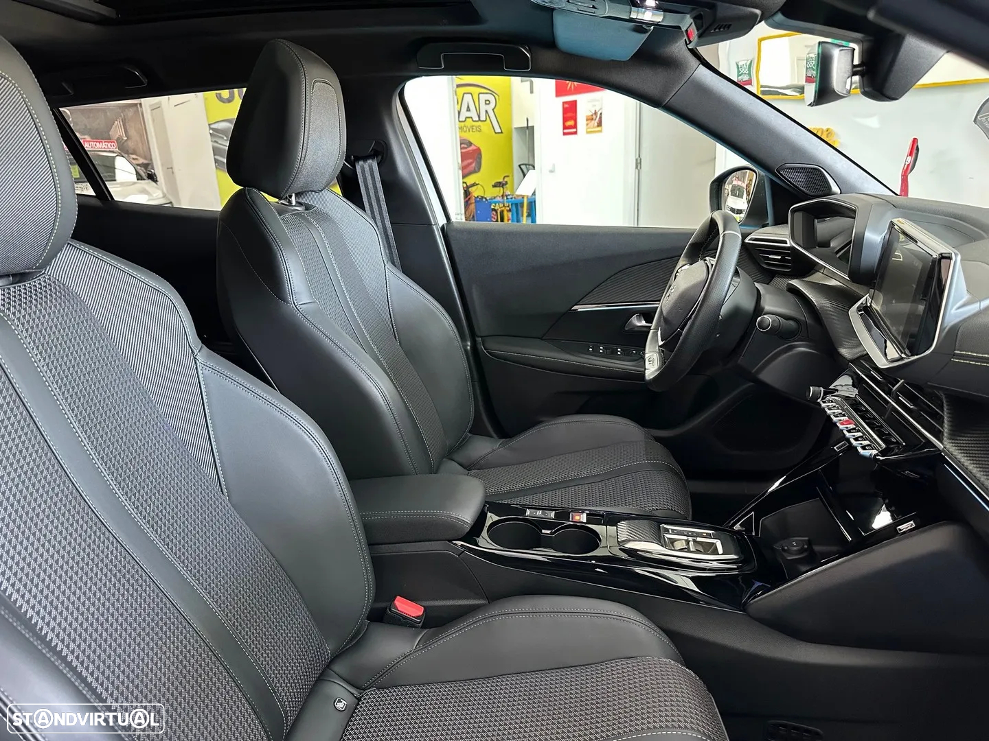 Peugeot e-2008 50 kWh GT - 26