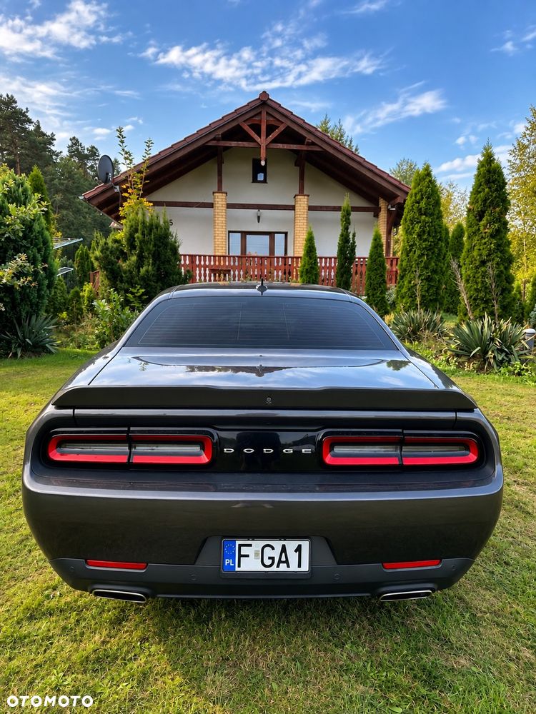 Dodge Challenger - 4